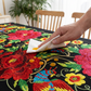 🏵️🌿 Nappe mexicaine à fleurs bord festonné – Imprimé éclatant, finition artisanale, la touche colorée et chaleureuse pour vos repas en famille et vos réceptions entre amis ☀️🍷