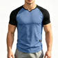 T-shirt de sport pour homme à manches raglan et col fendu en V