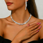 💎 50% DE RÉDUCTION! ✨ Parure Collier & Boucles d'Oreilles en Strass – Design griffe, chaîne élégante & éclat scintillant – Parfaite pour sublimer vos tenues de soirée 🌟