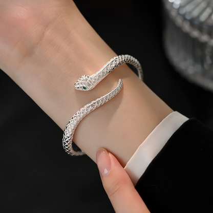 🎉 OFFRE LIMITÉE -50% ! 🐍 Bracelet Jonc Serpent Vintage – Manchette Ouverte Réglable avec Écailles Texturées & Yeux Verts ✨