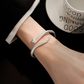 🎉 OFFRE LIMITÉE -50% ! 🐍 Bracelet Jonc Serpent Vintage – Manchette Ouverte Réglable avec Écailles Texturées & Yeux Verts ✨