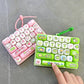 📢📢50% DE RÉDUCTION !! ⏰ Jouet anti-stress mignon en forme de touche de clavier et porte-clés
