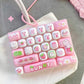 📢📢50% DE RÉDUCTION !! ⏰ Jouet anti-stress mignon en forme de touche de clavier et porte-clés